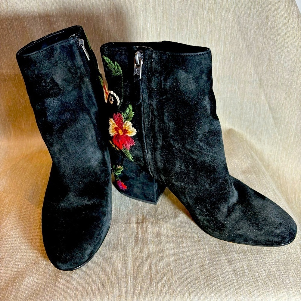 SAM EDELMAN Sz 9.5 Suede Floral Embroidered Square Heel Ankle Booties